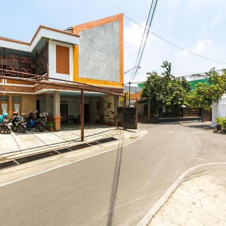 Reddoorz Syariah Near Stadion Manahan Solo 2 Luaran gambar