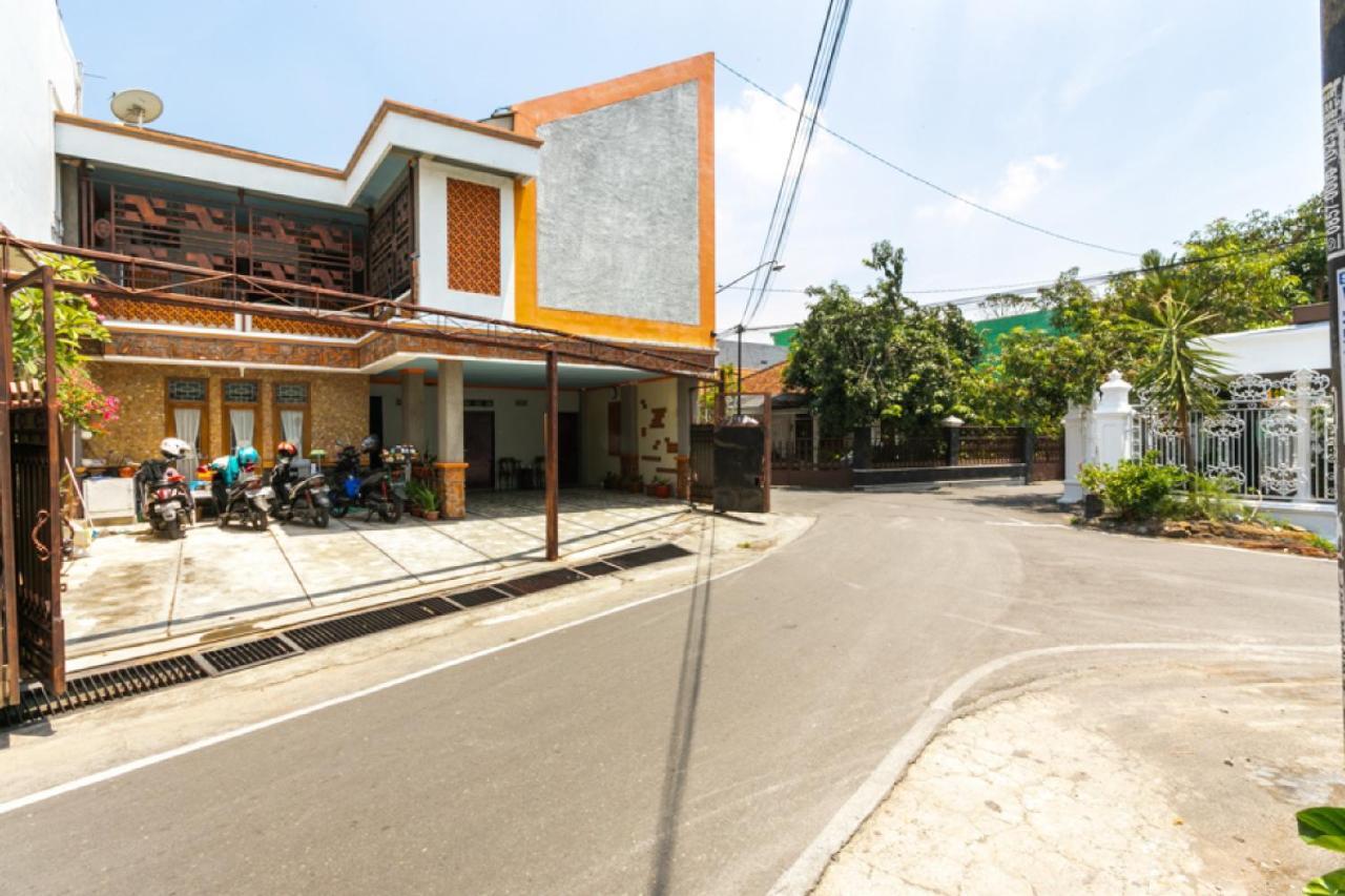 Reddoorz Syariah Near Stadion Manahan Solo 2 Luaran gambar